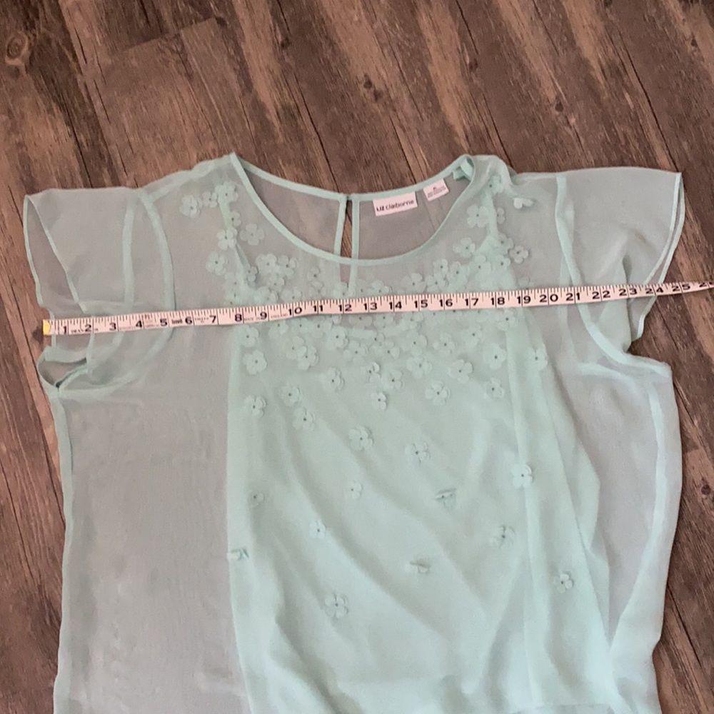 NWOT Liz Claiborne Sheer blouse with flower detail - Picture 7 of 11